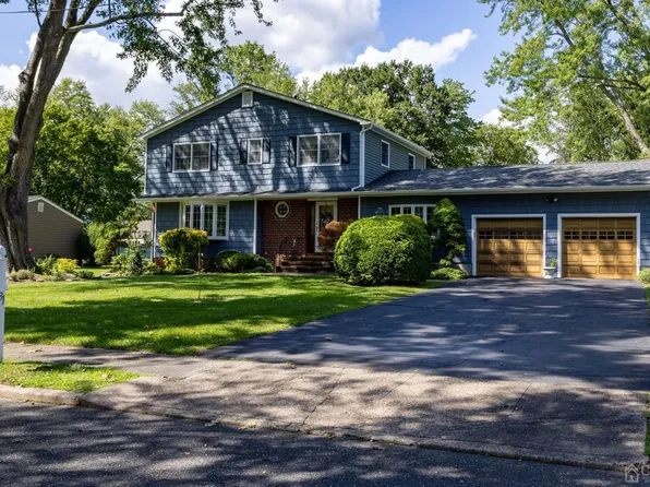 31 Sheffield Rd, East Windsor, NJ 08520