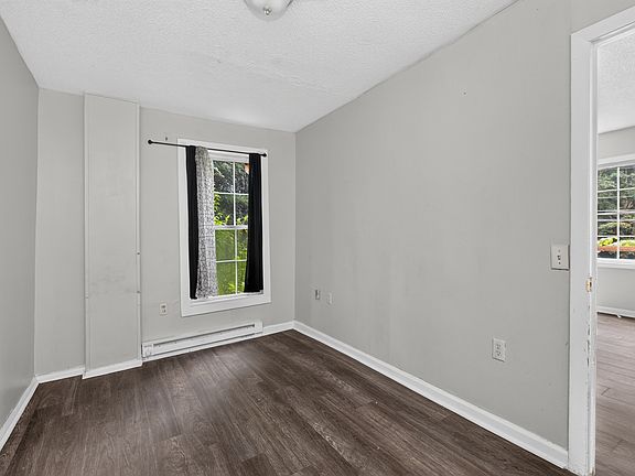 3rd image of 85 Vernon Ave #1