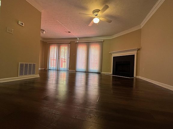 3rd image of 3906 Meadow Creek Dr