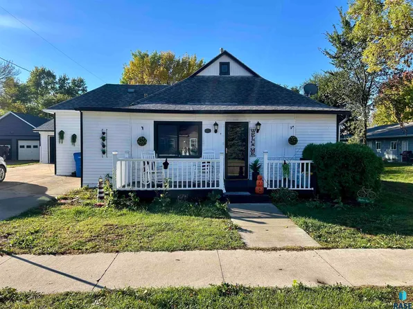 311 E Norton Ave, Salem, SD 57058