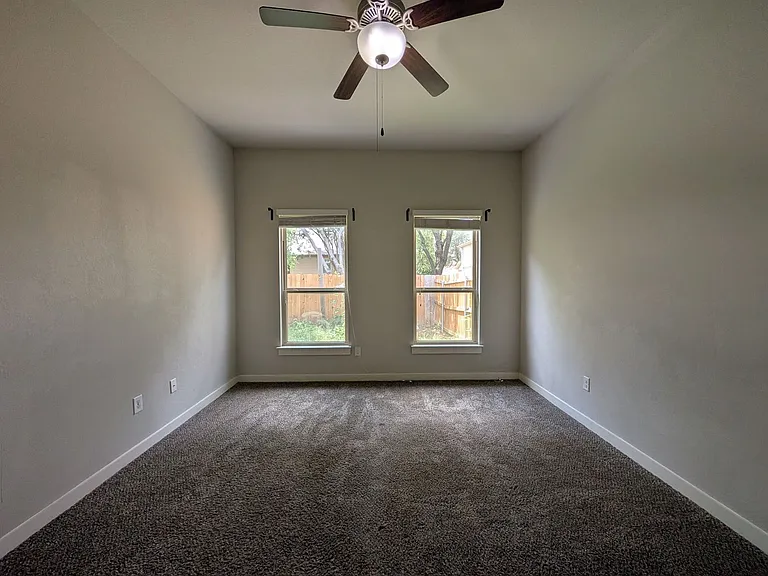 2237 Avery Vlg — Photo 17