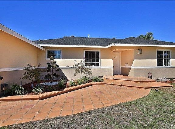 2nd image of 901 E Lucille Ave