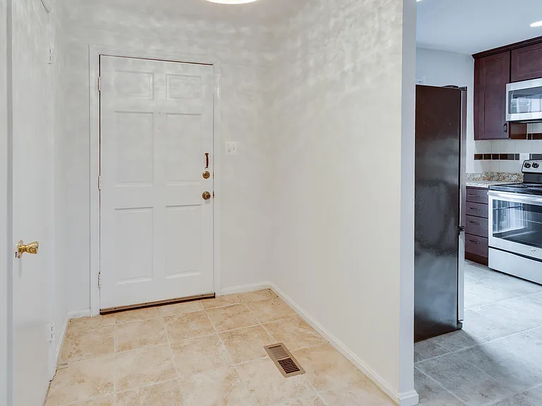 2961 Cashel Ln — Photo 8