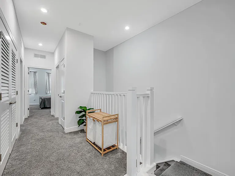 930 SW Prairie Ave — Photo 73