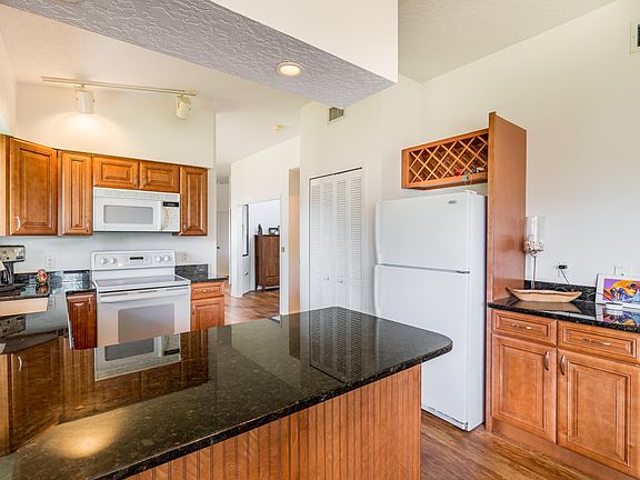5th image of 1211 Parkside Pl #1211
