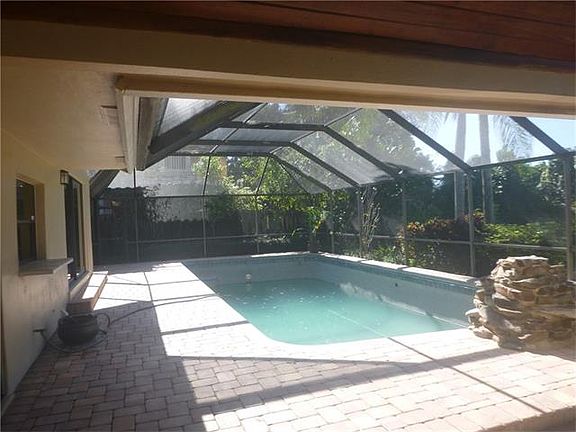 5th image of 411 W Lake Dasha Dr