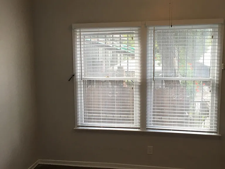320 N Avenue 52 — Photo 9