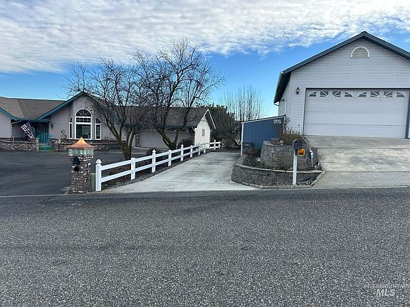 2nd image of 435 Teresa Ct