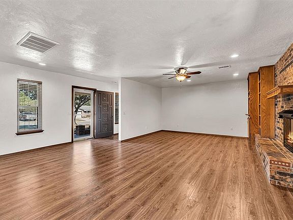 5th image of 617 SW 26th St