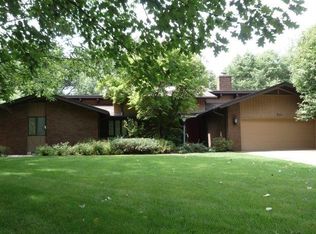 524 Wilderness Dr, Schererville, IN 46375