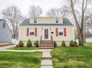 22 Gray St, West Caldwell, NJ 07006