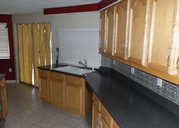 5th image of 1061 Mineola Ct