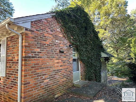 4th image of 1008 River Forest Pl