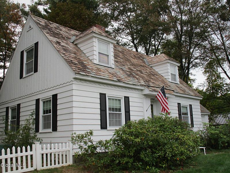 2nd image of 2276 Cayuga Road