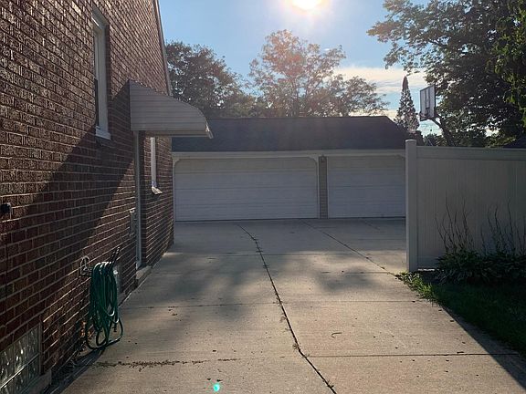4th image of 2980 Oakshire Ave