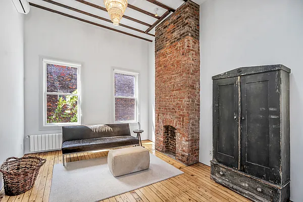 Sold by Compass | media 21