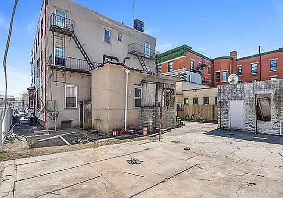 4th image of 150 Bay 22 St