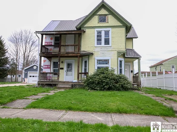 221 E Pearl St, Falconer, NY 14733