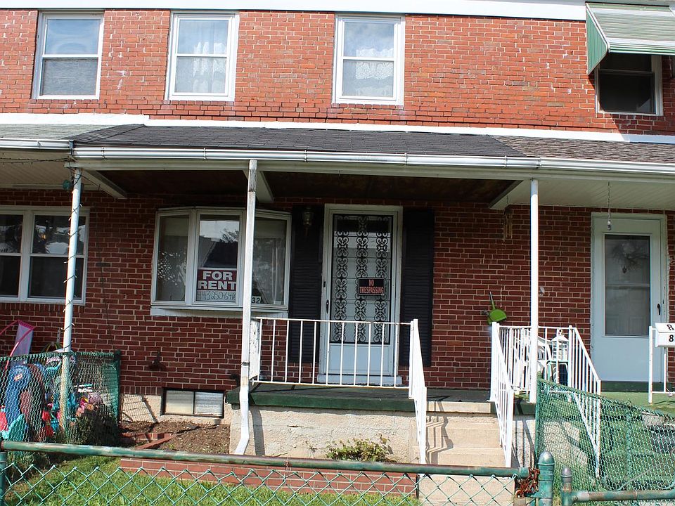 Fenced front yard and covered front porch