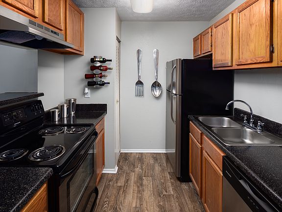 5th image of 600 Old Holcomb Bridge Rd #121