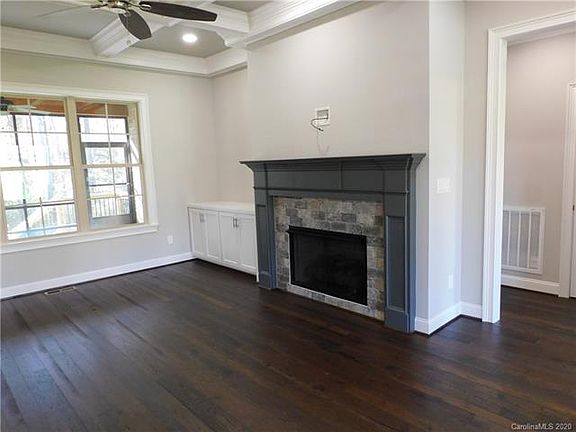 4th image of 4252 Woodsbury Ln
