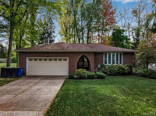 32 Montbleu Dr, Getzville, NY 14068