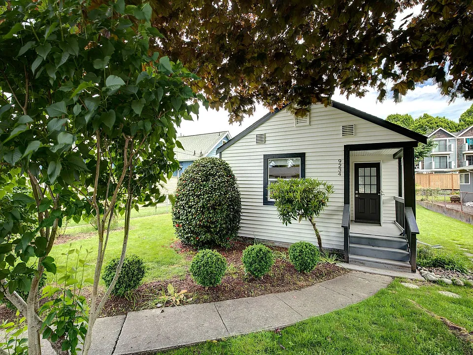 9234 36th Ave SW