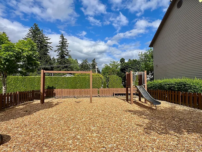 16775 NE Halsey St — Photo 27