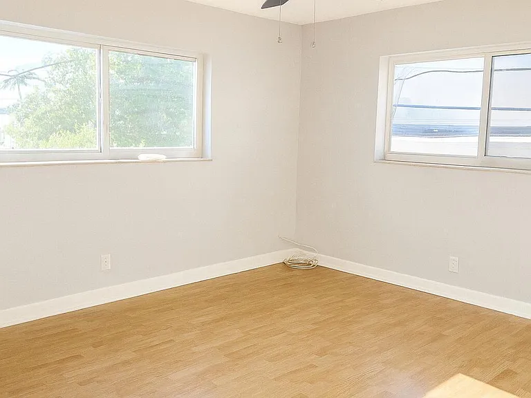 1001 SE 3rd St #3 — Photo 10