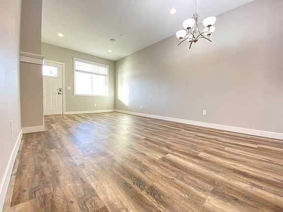 4th image of 694 Stone Haven Dr NE