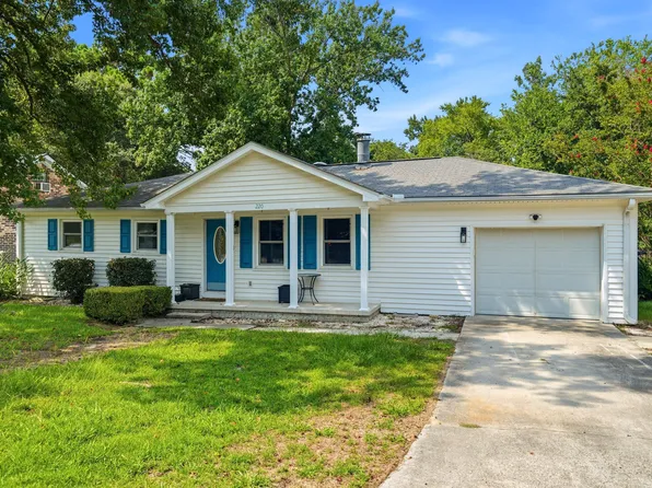 220 Crestwood Dr, Summerville, SC 29483