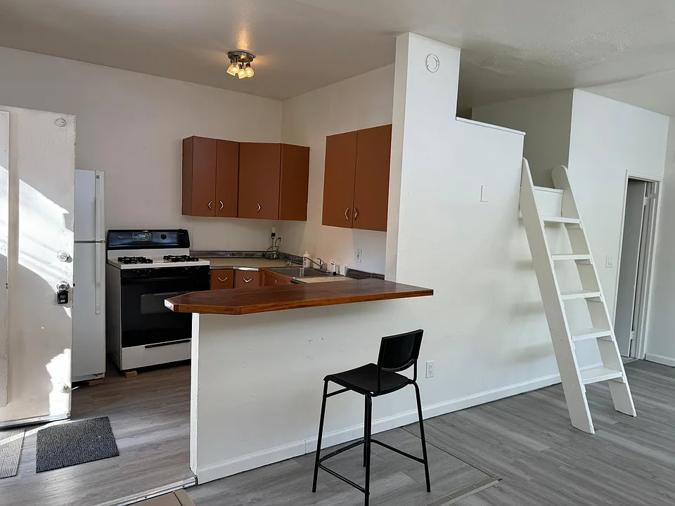 312 Ruxton Ave #1