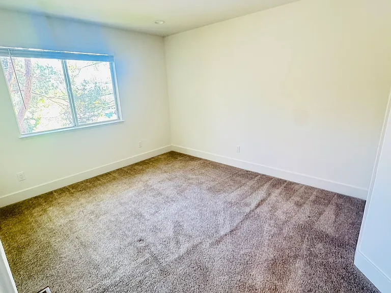 3953 Pheasant Dr — Photo 8