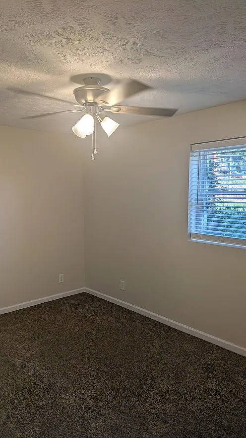 3 bed, 960 sqft, $1,550 — Photo 4