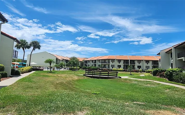 1515 Pinellas Bayway S #62 — Photo 51