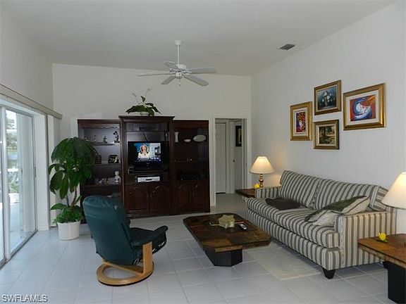 3rd image of 7587 Woodland Bend Cir