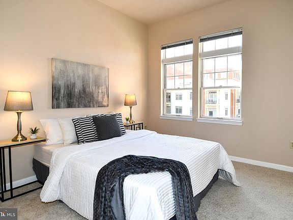 3rd image of 309 Holland Ln Unit 337