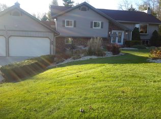 W210N11115 Mountbrooke Dr, Germantown, WI 53022