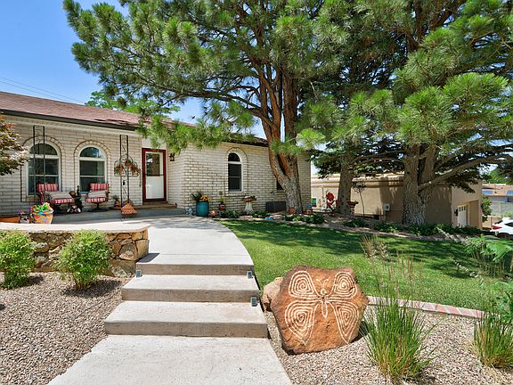 2nd image of 1005 Sagebrush Trl SE