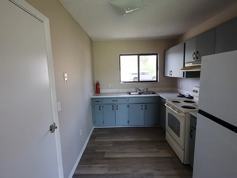 199 Willow Rd — Photo 7