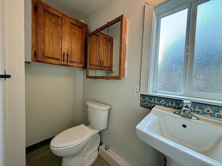 You Don't Want To Miss This Home That Is Walking Distance From Downtown Redmond!! — Photo 10