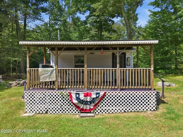 216 N Shore Rd, Greentown, PA 18426