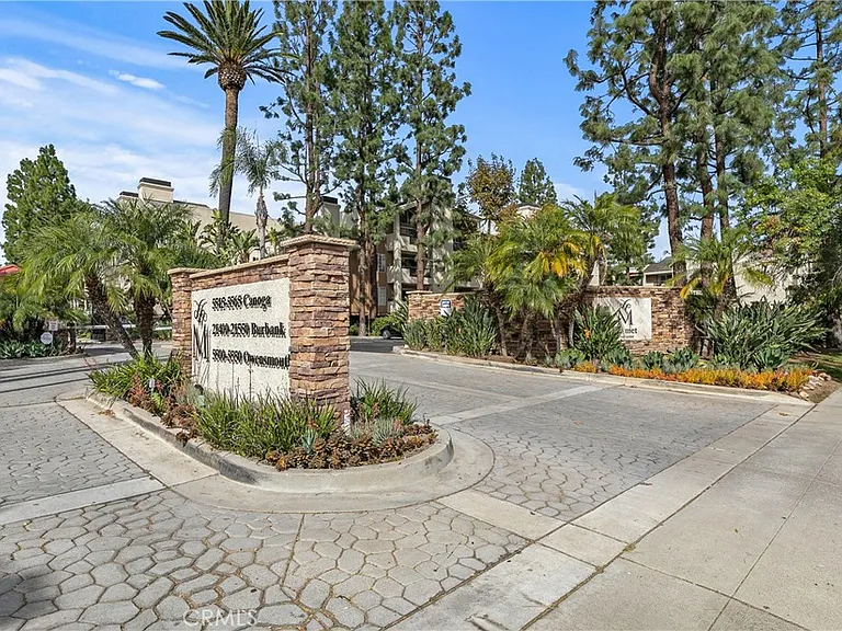 5500 Owensmouth Ave #317 — Photo 3