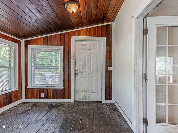 3rd image of 9241 2ND Avenue