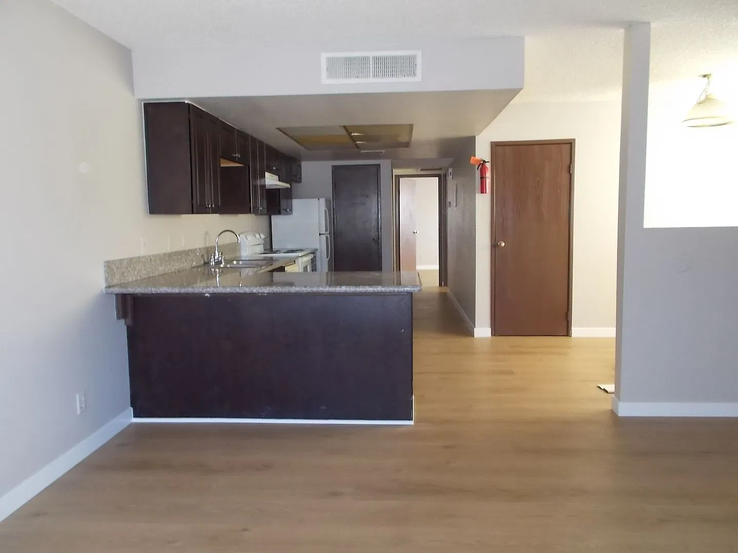 2 Bedroom 1 Bath Upstairs Unit - Move in Ready — Photo 4