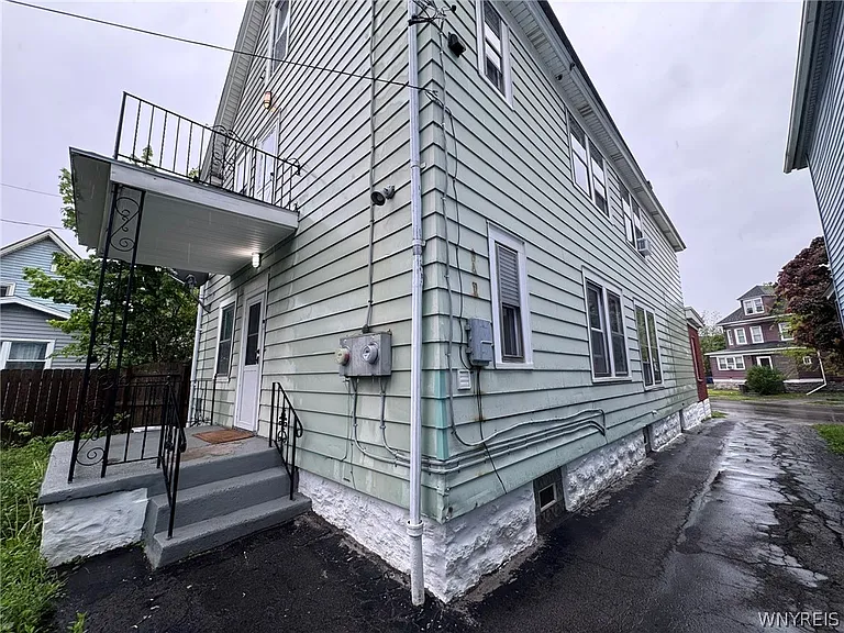 405 W Ferry St #LOWER — Photo 32