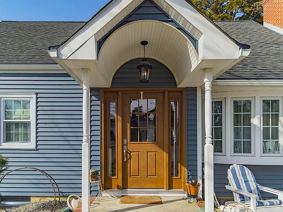 2nd image of 64 Breton Harbors Dr