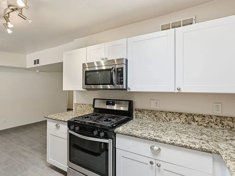 4608 S Fremont Ave — Photo 16