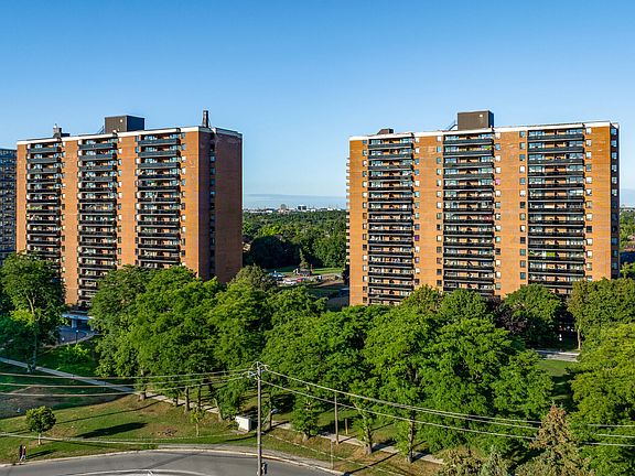 4th image of 6040 Bathurst St