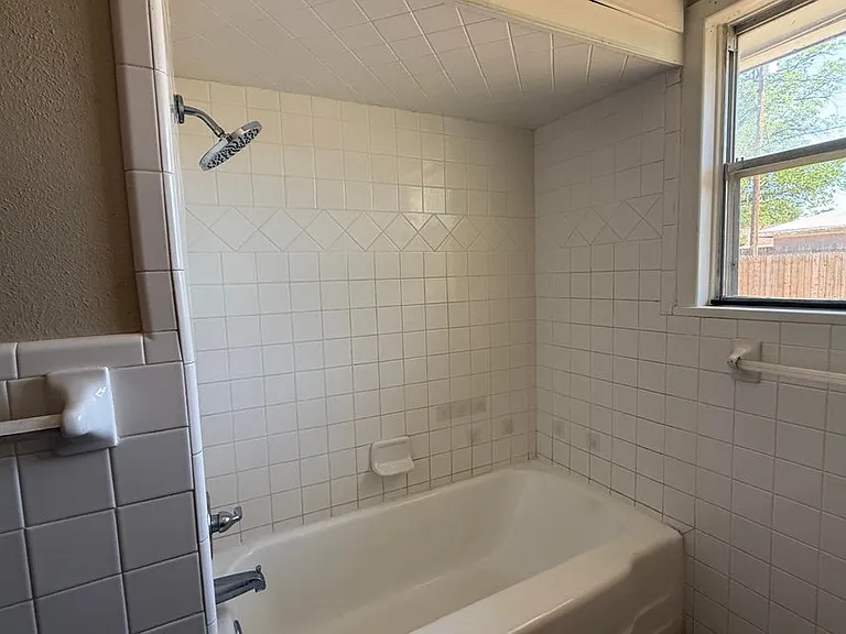 3605 42nd St — Photo 10